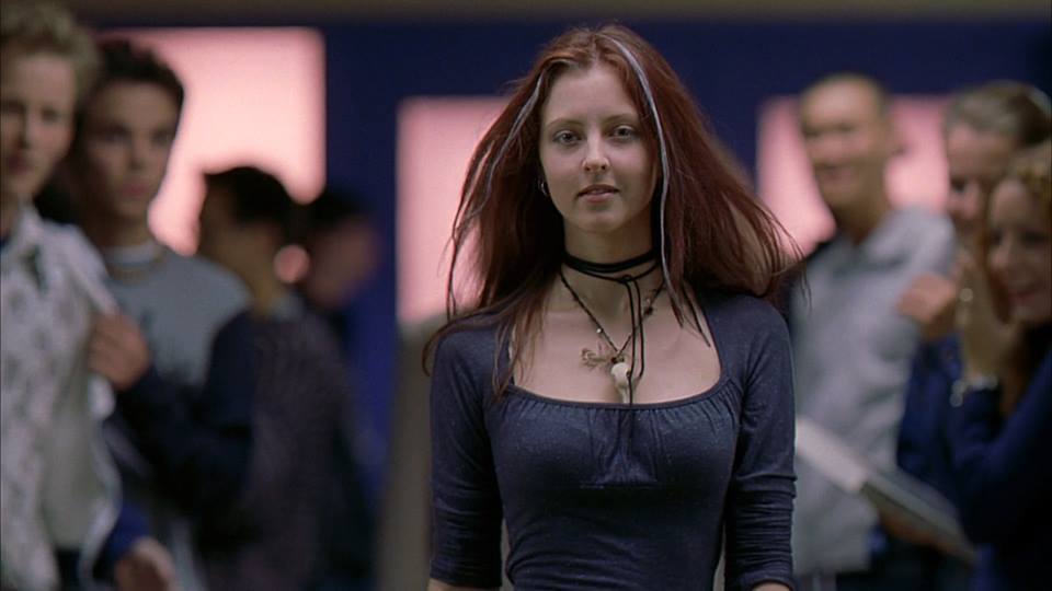 Photo tirée du film Ginger Snaps - une des inspirations de Monsterhearts que l'autrice recommande pour saisir l'état d'esprit des personnages et que j'ai vu ce weekend : vraiment le film parfait pour illustrer l'ambiance particulière d'une partie de MH mêlant lycée, famille, puberté et monstruosité